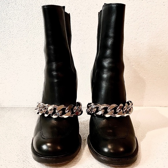 Givenchy Chain Chelsea Boot - Picture 15 of 16